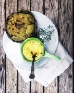 Artischocke mit Wasabi-Mayonnaise